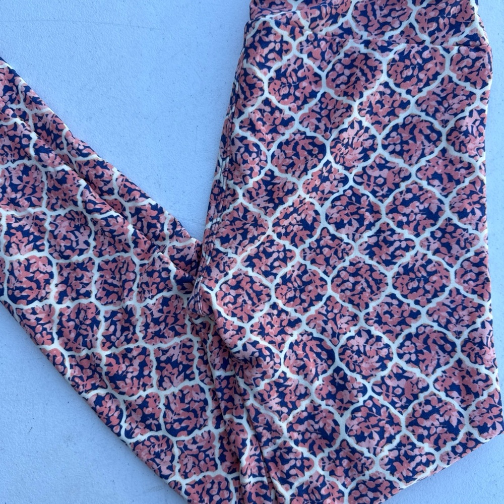 NWOT LuLaRoe OS One Size Coral and Navy Geometric Leggings